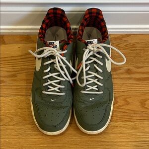 Nike Air Men's Olive and White Sneakers